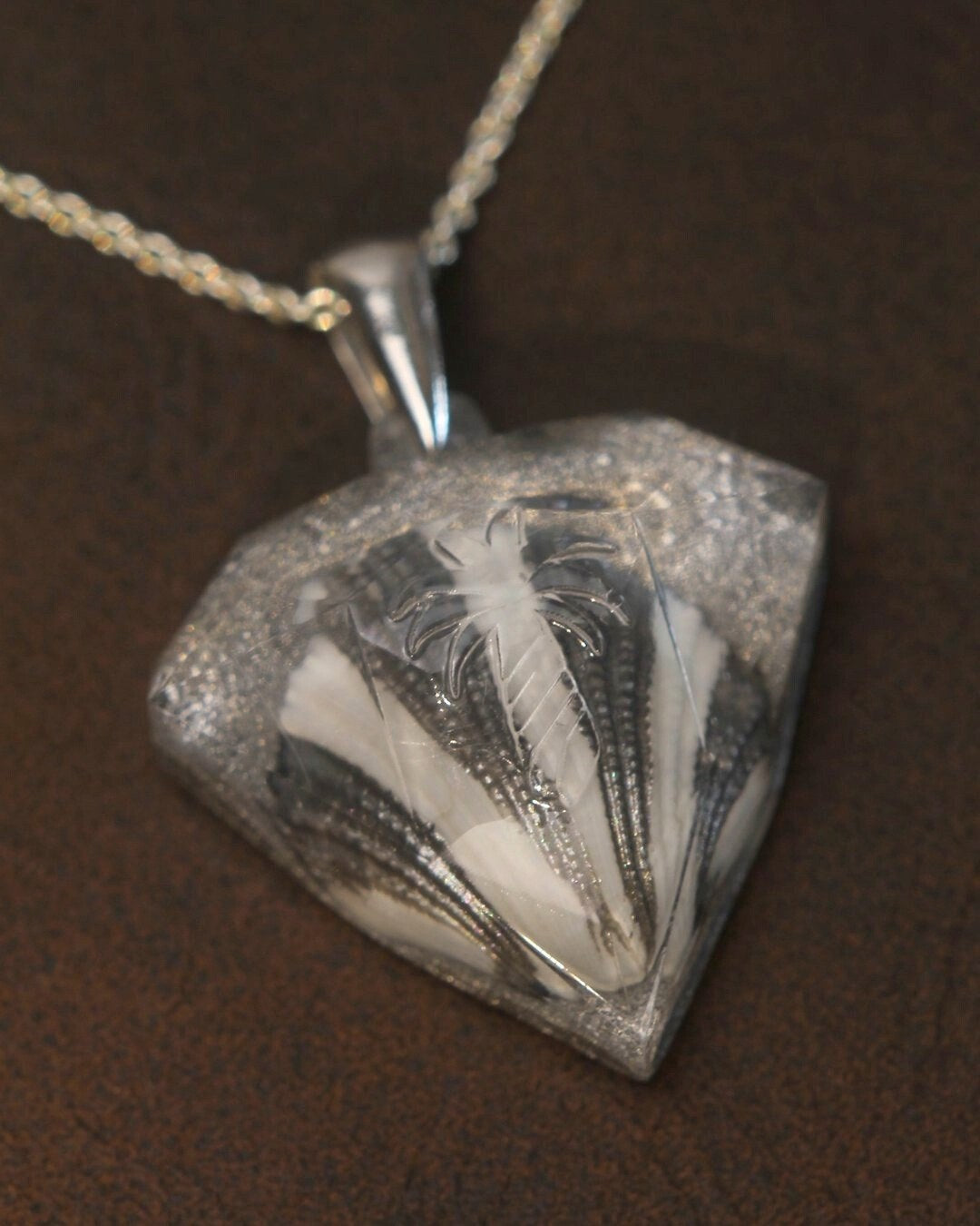 Silver Pirave Diamond - Striped Shell
