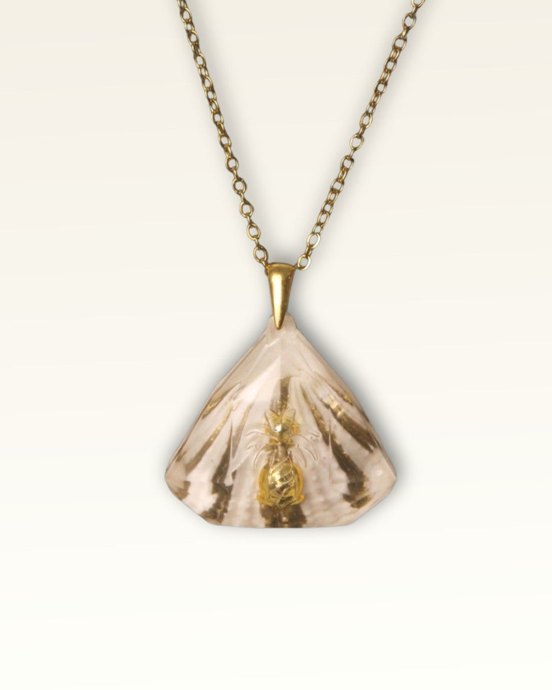 Galaxy White Pirave Diamond Reversed - Queens Shell