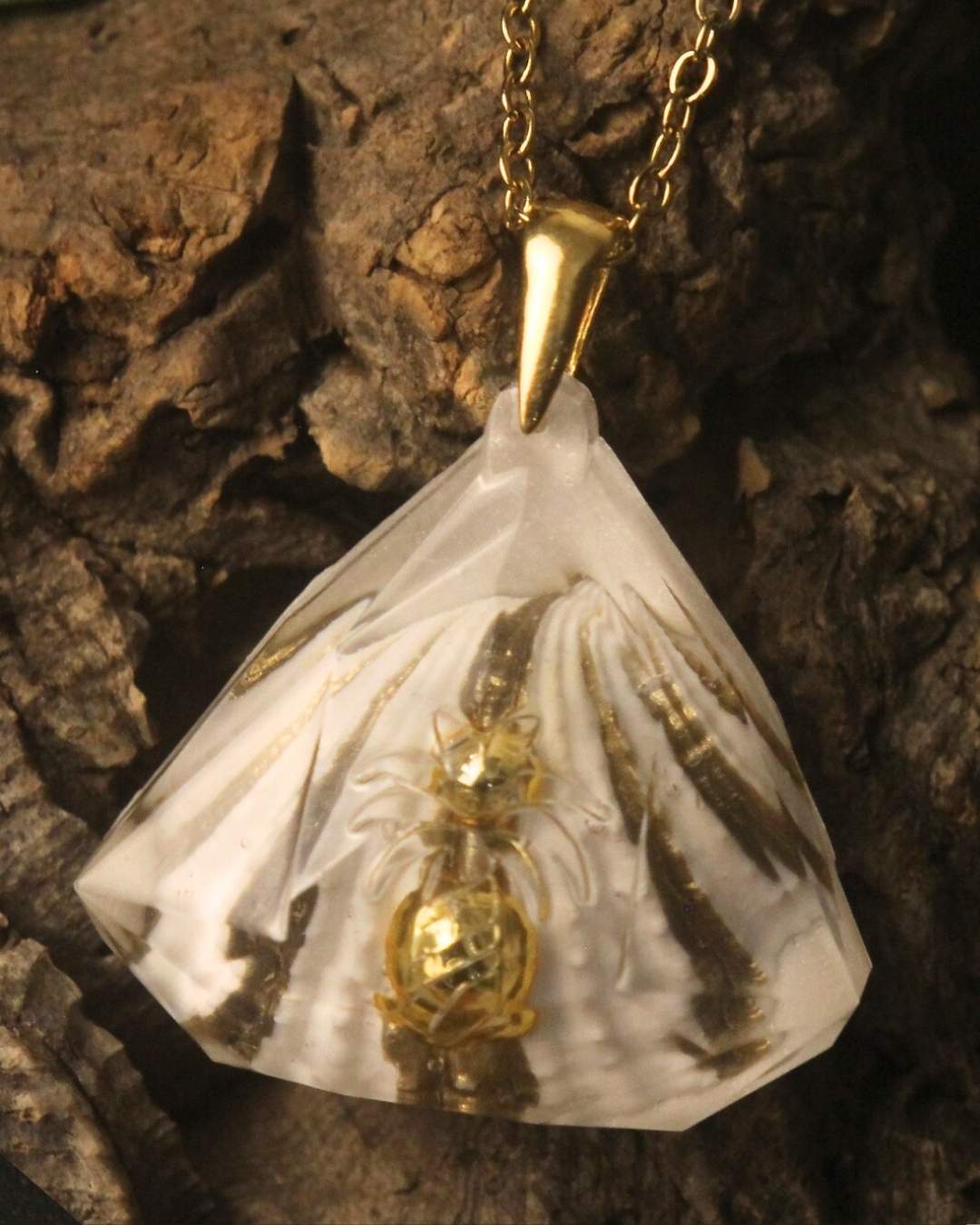Galaxy White Pirave Diamond Reversed - Queens Shell