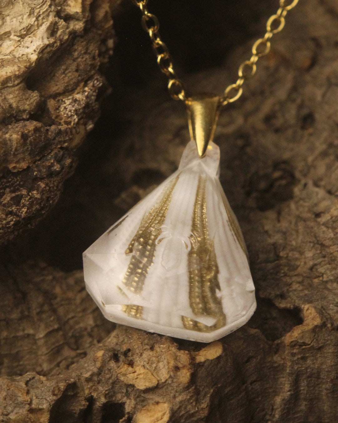 Galaxy White Pirave Diamond Reversed - Striped Shell